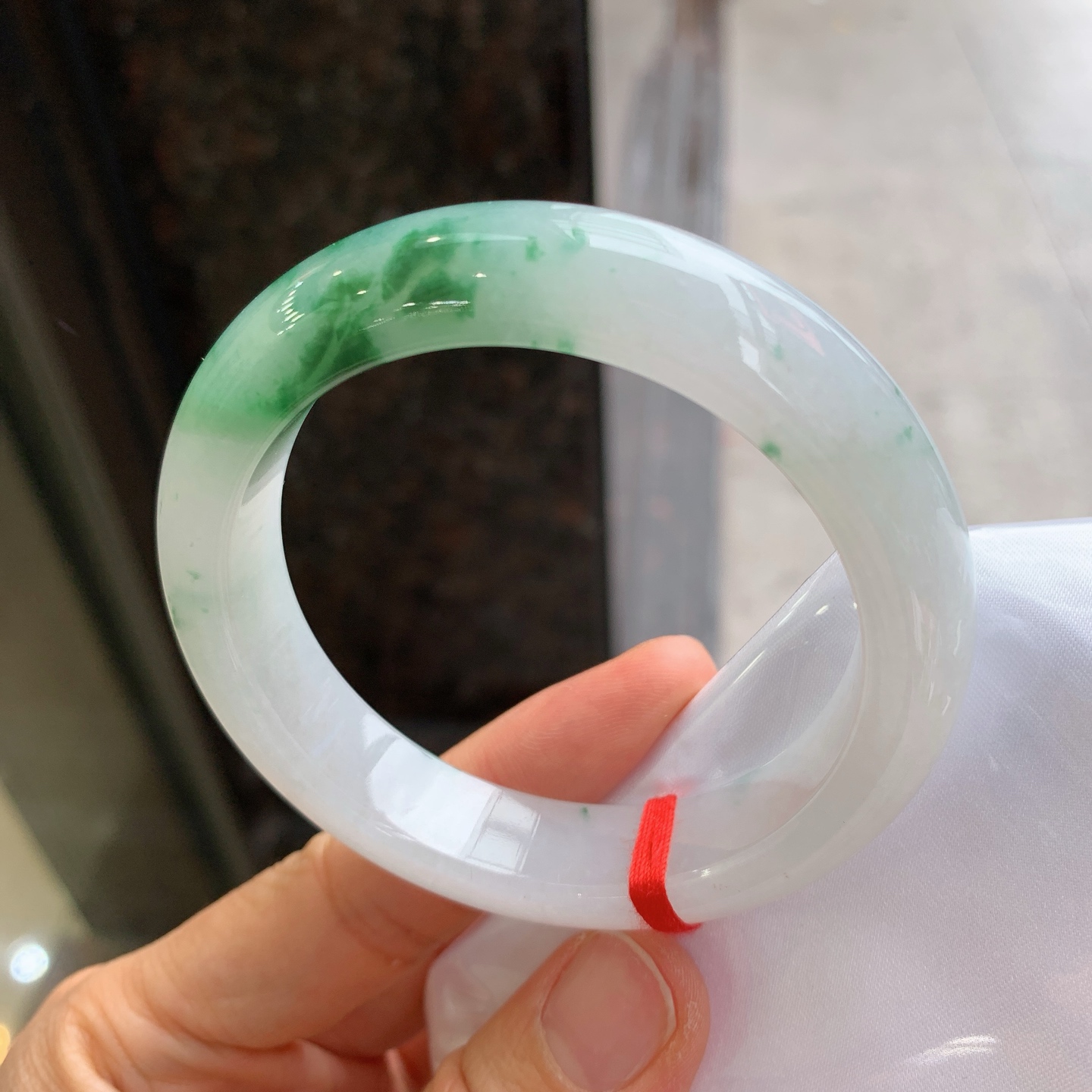 正圈飘绿花 无裂 尺寸：56/13/9 细腻