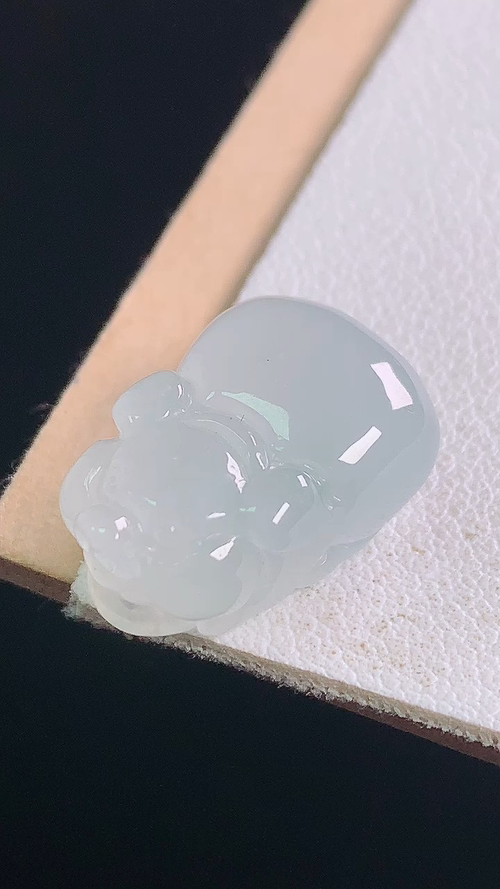 冰种小猪，无裂，尺寸:18.0-12.5-8.5mm 18