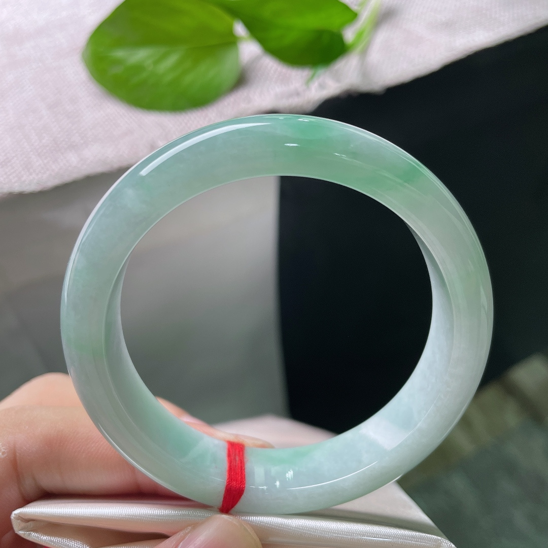 绿底正圈，水润细腻，一抹绿色，翠色伊人，皮纹，ss53165a
