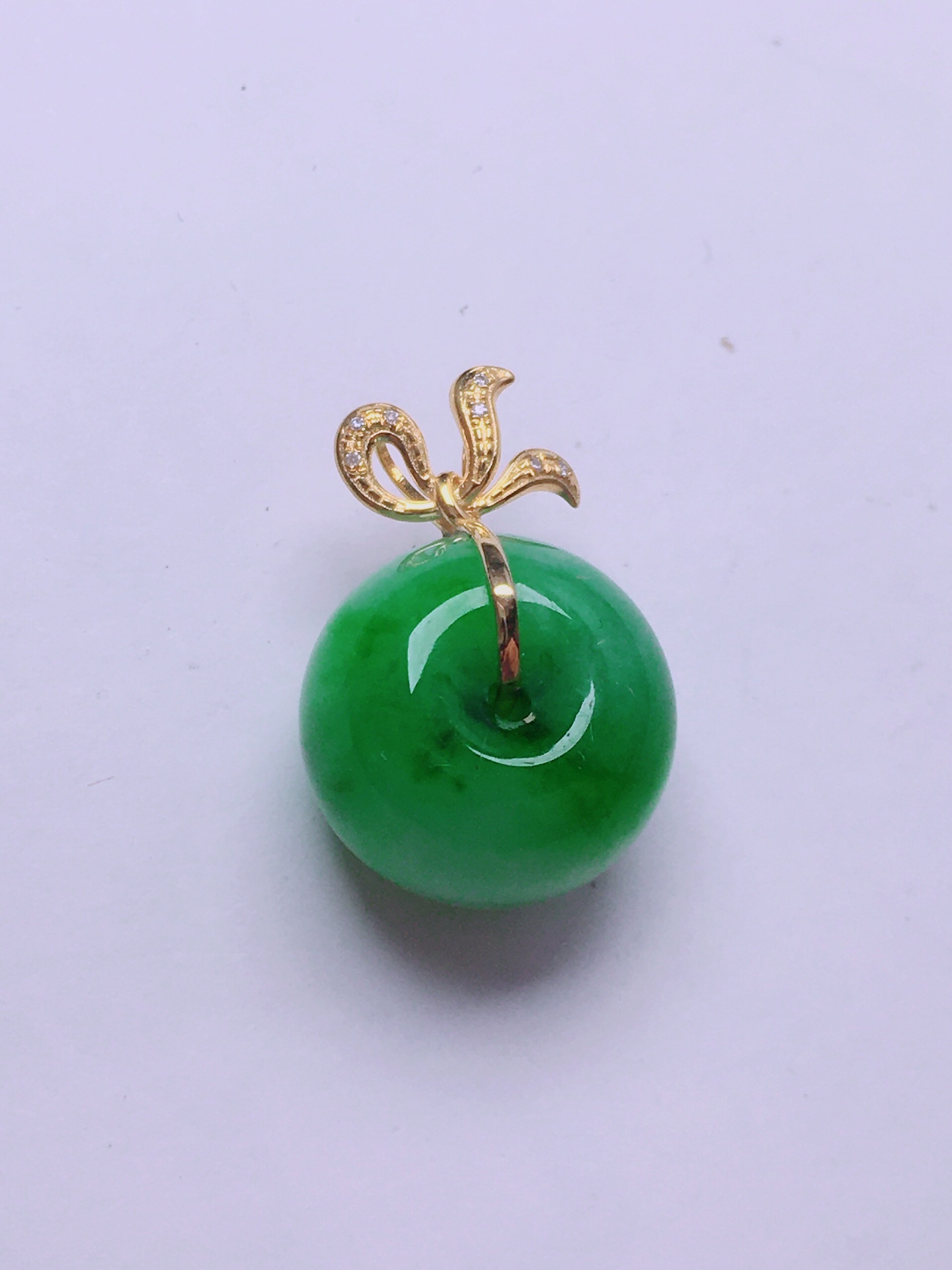 ️高冰绿平安扣吊坠，晶莹剔透，新颖时尚，无裂，22.4
