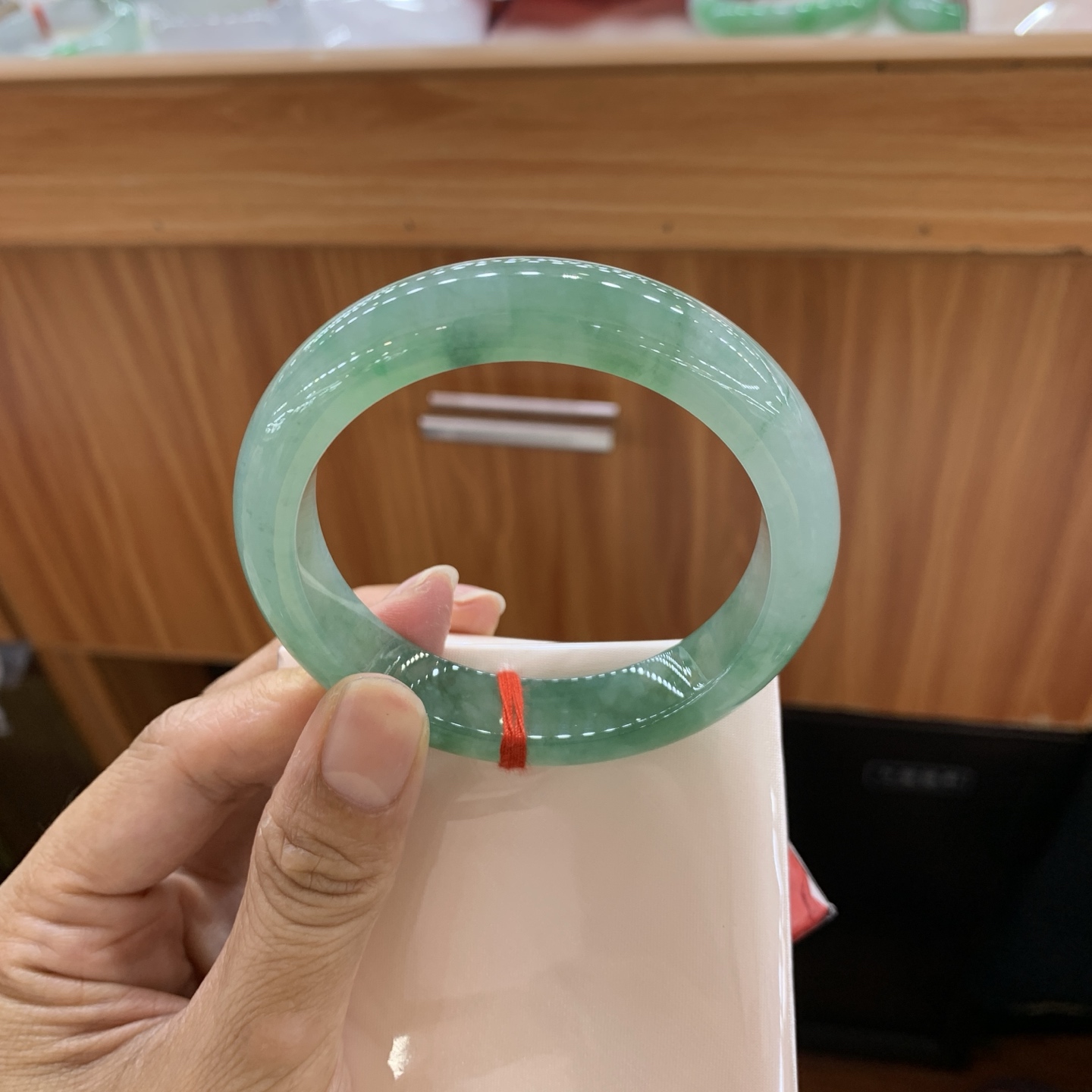 051908JJ 冰飘绿花正圈翡翠手镯 56-12.8-8.8