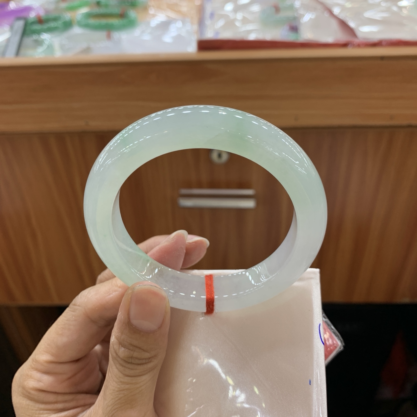 冰绿正圈翡翠手镯 56-12.4-9.9