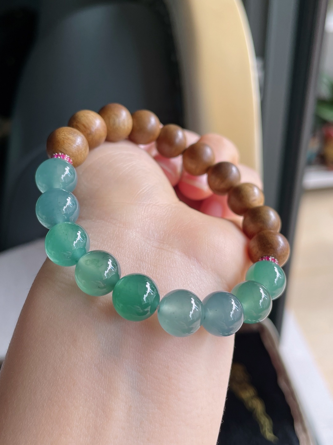 天然翡翠A货，冰多宝搭配沉香木手串，尺寸：9.8mm。【编2908】