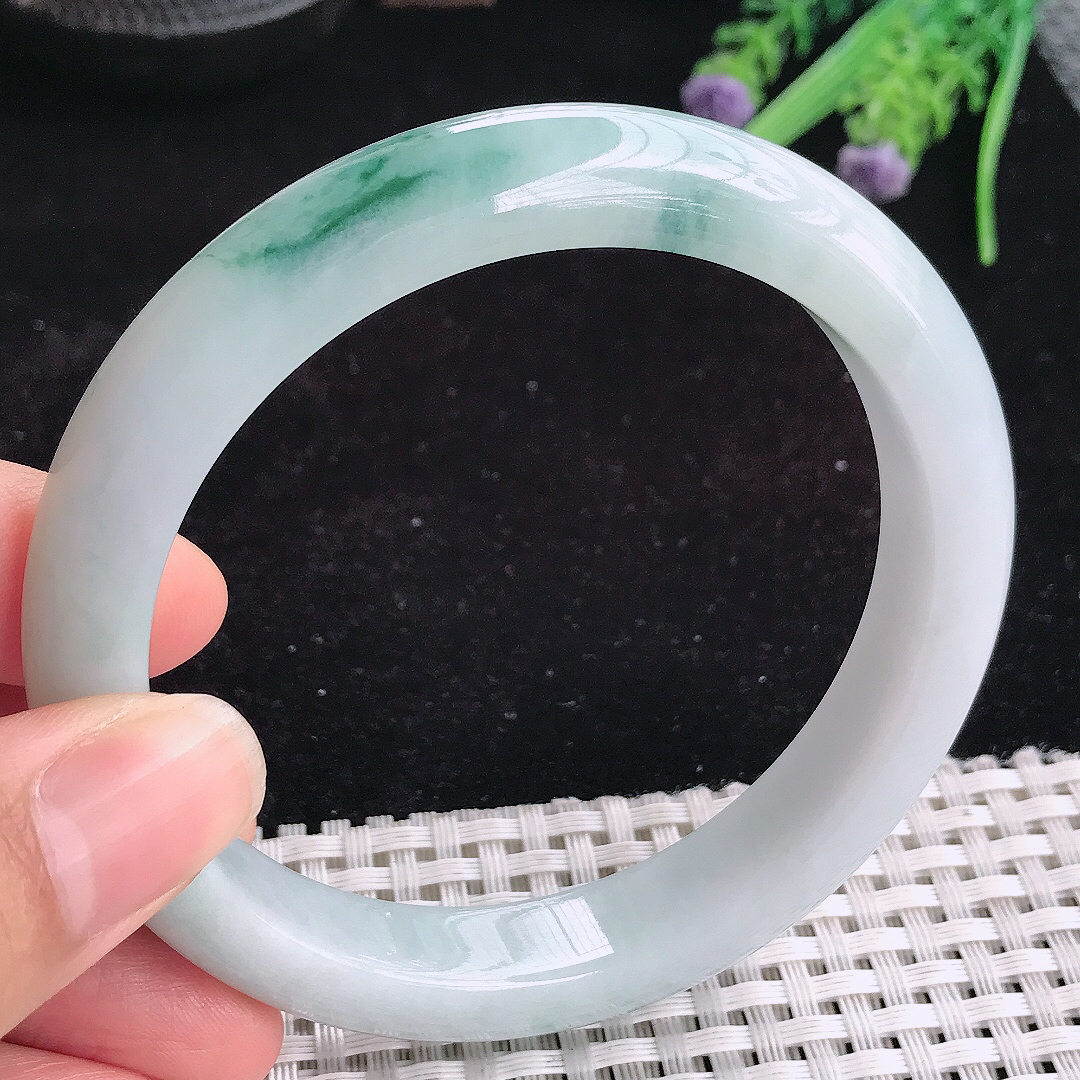 实拍a货翡翠61.5/11.8/9.3大圈口老坑精美飘花手镯宽边玉手镯平安镯