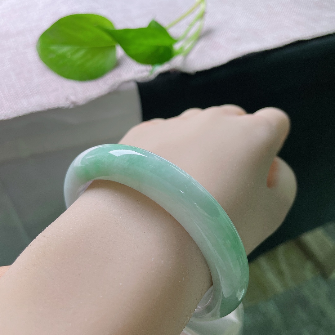 春彩正圈，水润细腻，色彩清馨，温柔大方，无裂，ss51106a