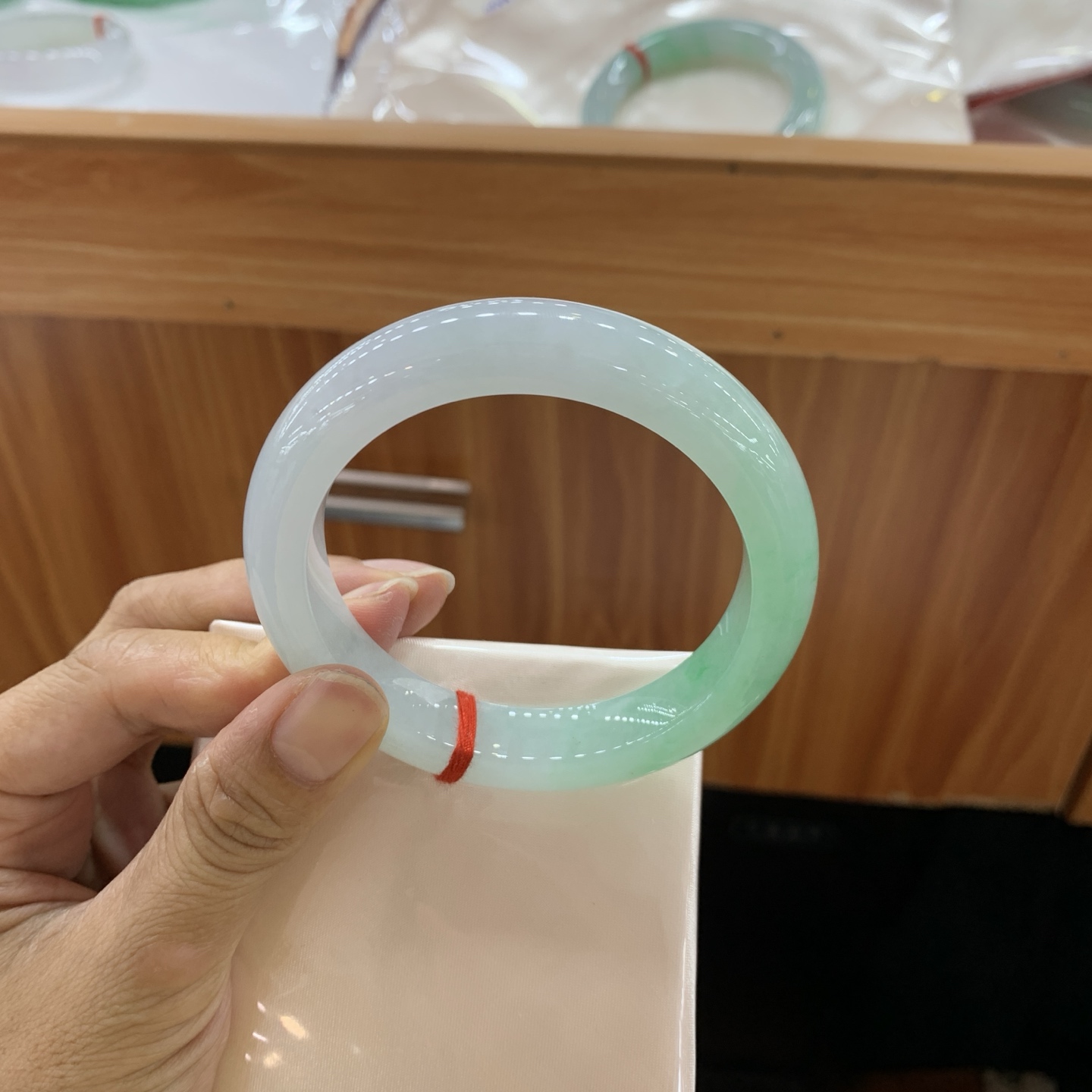 飘绿正圈翡翠手镯 56.5-12.1-9.5