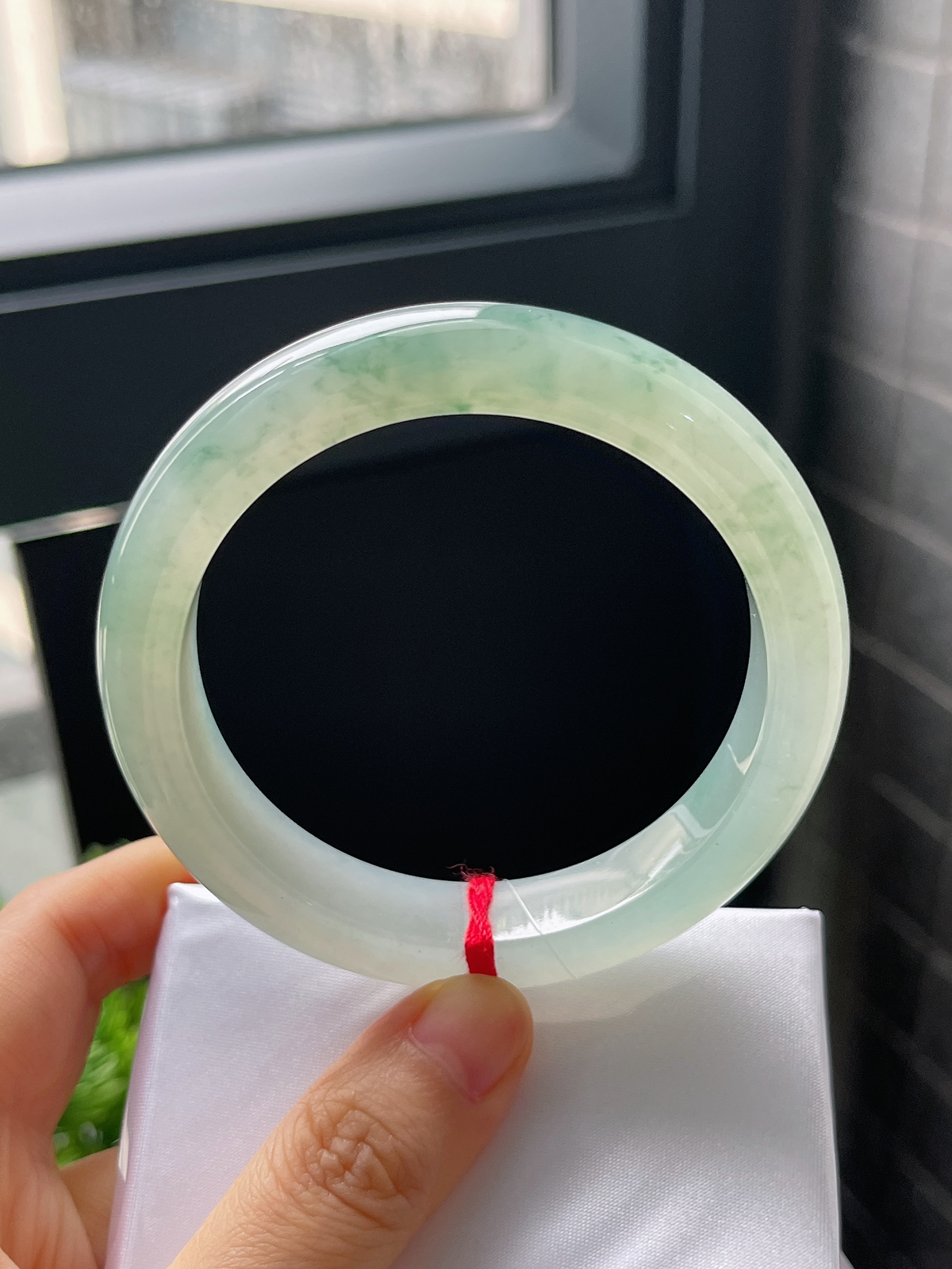 正圈58圈口，翡翠冰糯种飘绿手镯