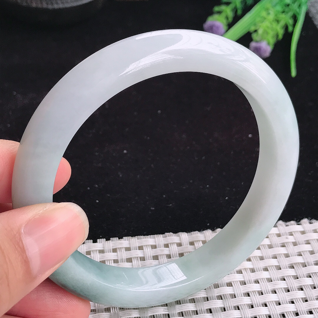实拍a货翡翠61.5/11.8/9.3大圈口老坑精美飘花手镯宽边玉手镯平安镯