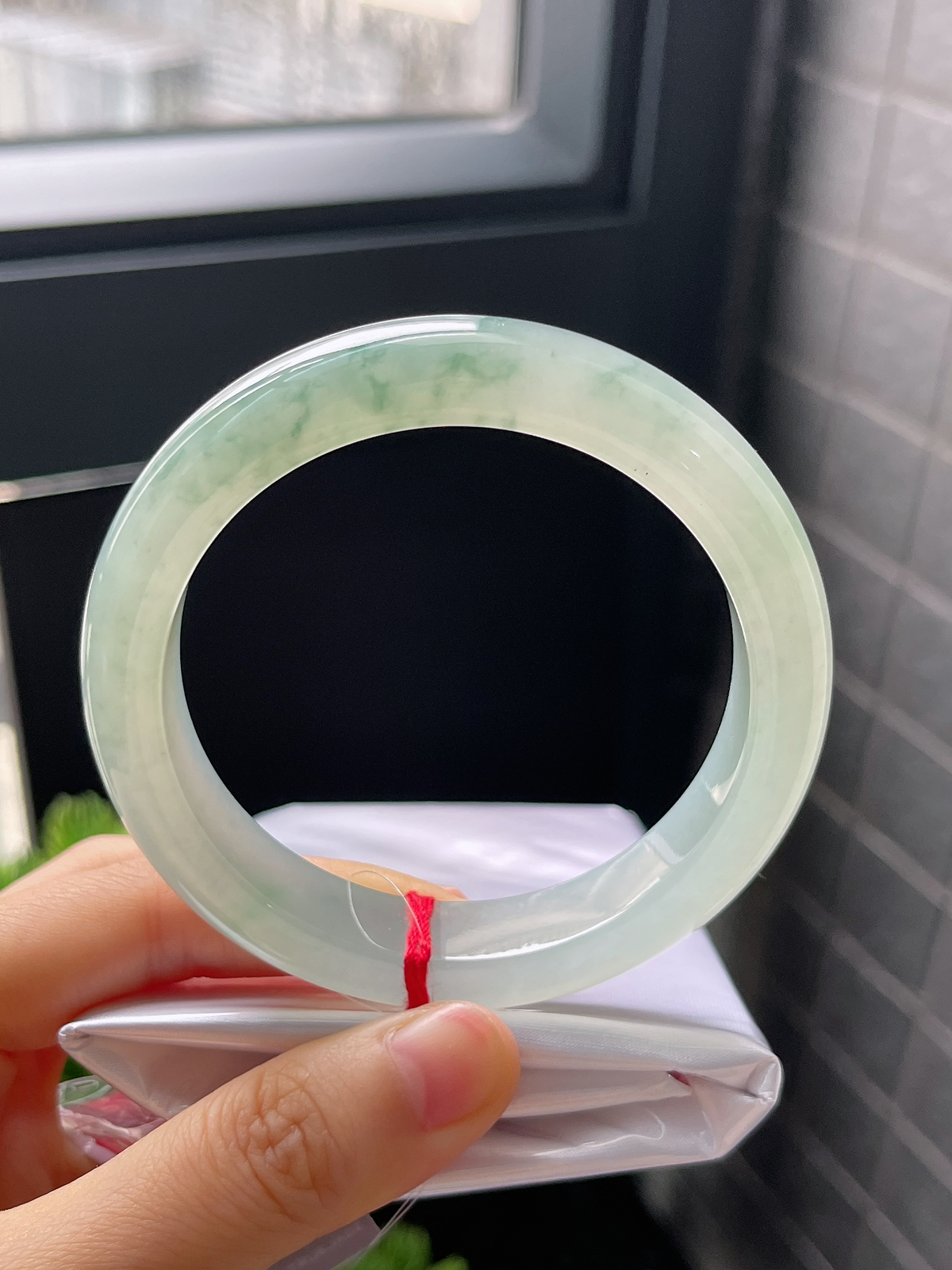 正圈58圈口，翡翠冰糯种飘绿手镯