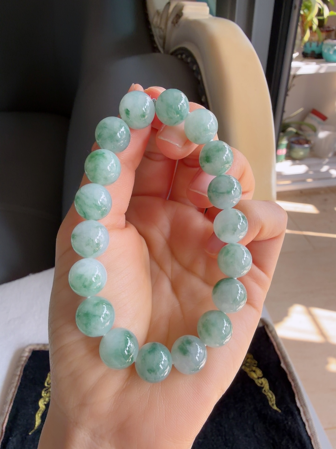 缅甸天然翡翠A货，冰飘花手串，尺寸：11mm。【编3830】
