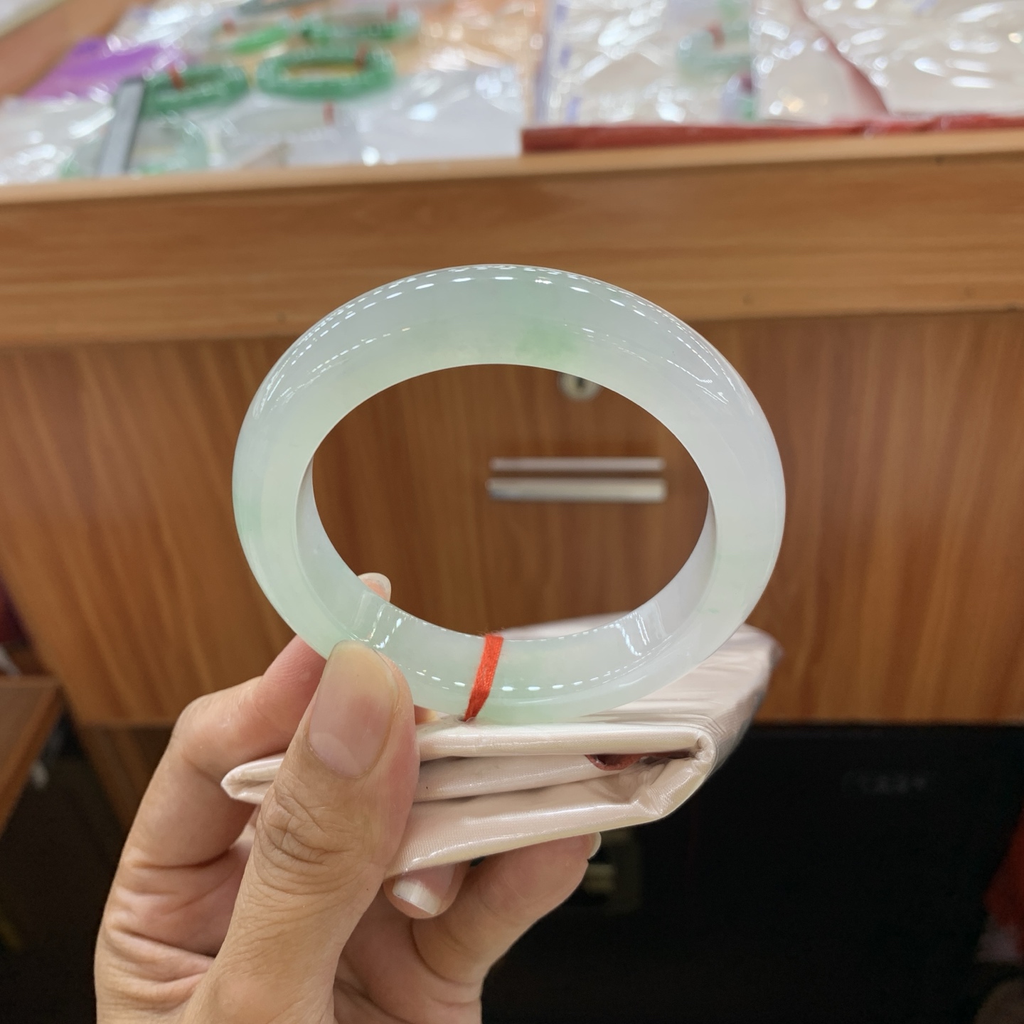 冰绿正圈翡翠手镯 56-12.4-9.9
