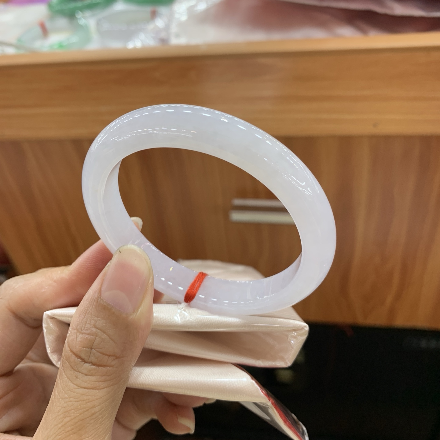 冰底色翡翠手镯