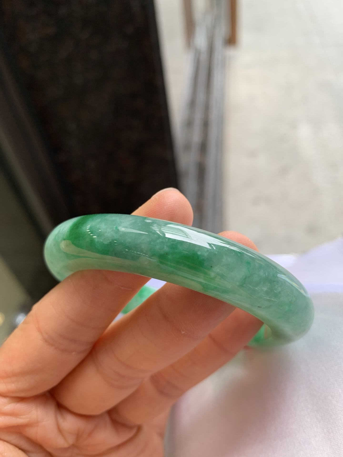 正圈飘绿 有纹，尺寸：56.5/12.5/10.2 版型好
