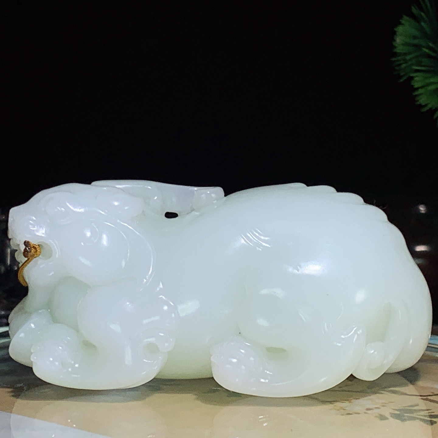 新疆和田玉白玉招财貔貅把件！尺寸86/42/38重243.8克.玉质细腻油润。手推出油。佩戴高端典雅