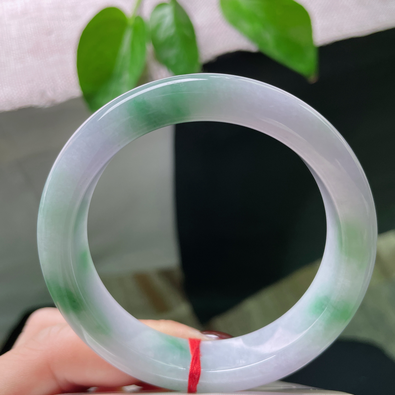 55.5/13.5/8.8，春彩正圈，水润，细腻，紫是未醒的梦，绿是生长的诗。ss50438a..
