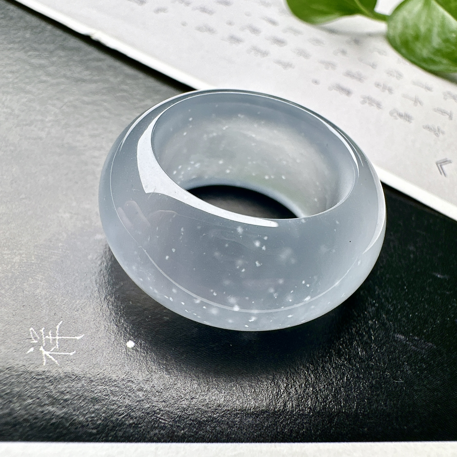 【玻璃种轮胎戒圈】老坑雪花棉，难得的冰润度，难得的好颜色，韵味十足，古色古香。也可当甜甜圈佩戴