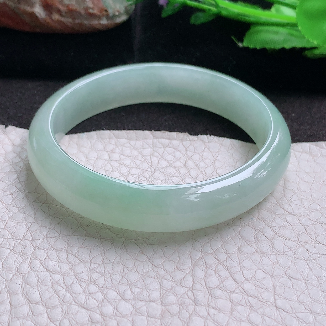 ee实拍55*50*11.8*6.8贵妃镯 缅甸翡翠a货玉手镯甜绿蛋形秀气玉手环