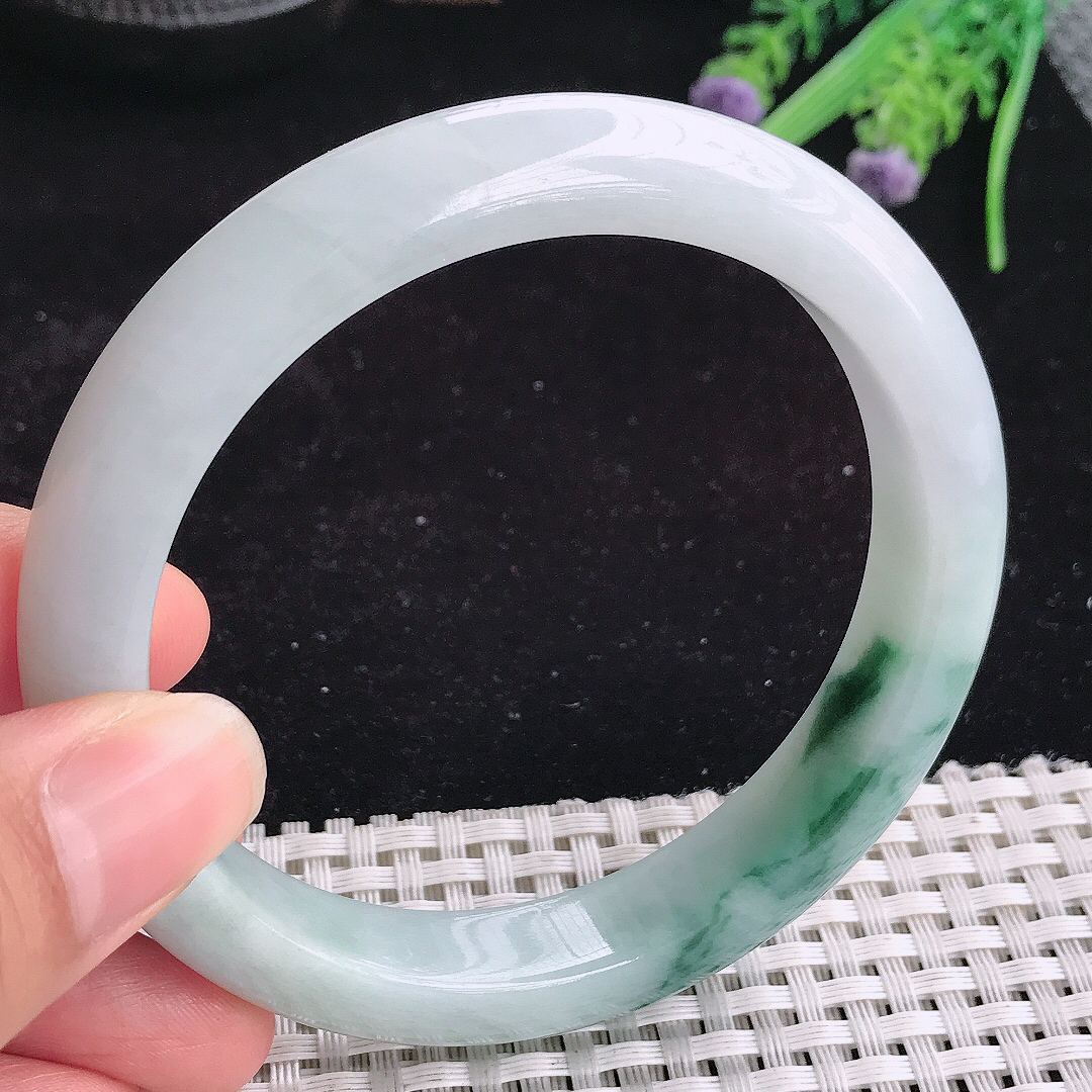 实拍a货翡翠61.5/11.8/9.3大圈口老坑精美飘花手镯宽边玉手镯平安镯