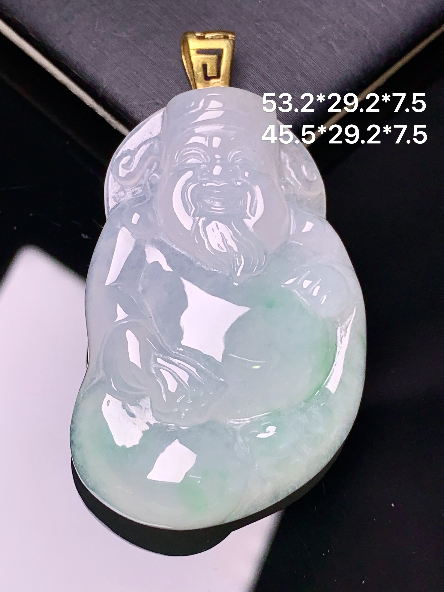 18k金镶嵌飘绿财神吊坠 玉质细腻 色泽艳丽清新 水润亮眼 整体尺寸53.2*29.2*7.5 e1