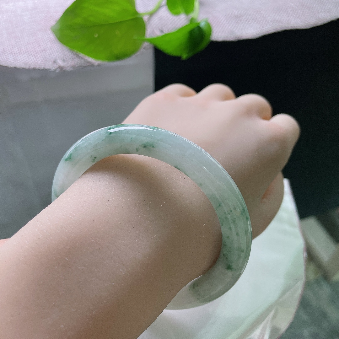 飘花圆条，水头好，肉质细腻，花色灵动飘逸，显气质，皮纹，ss53286a