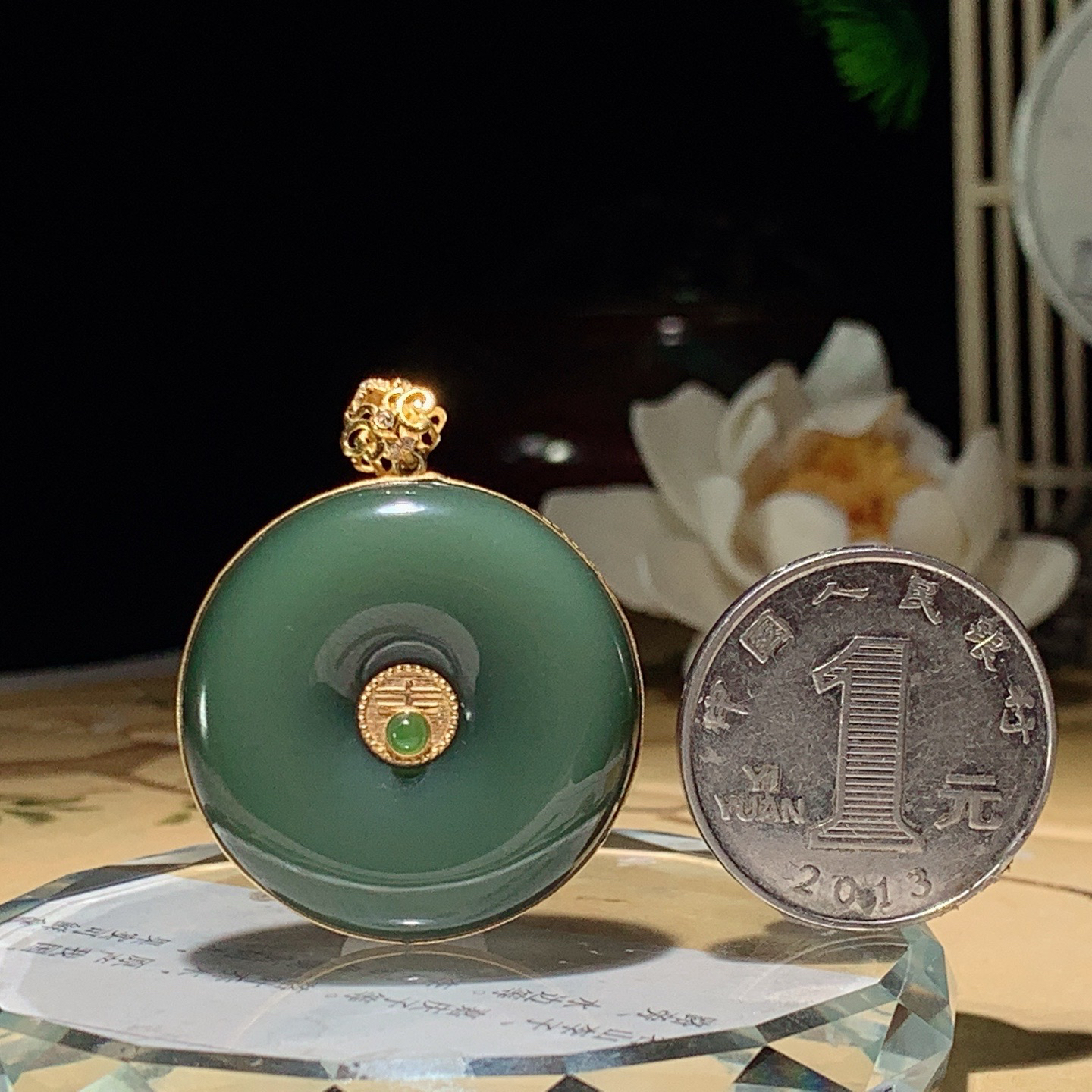 和田玉鸭蛋青18k俄罗斯碧玉平安扣挂件！尺寸30/8重15.4克。玉质细腻油润。手推出油。佩戴高端典雅。lt260520