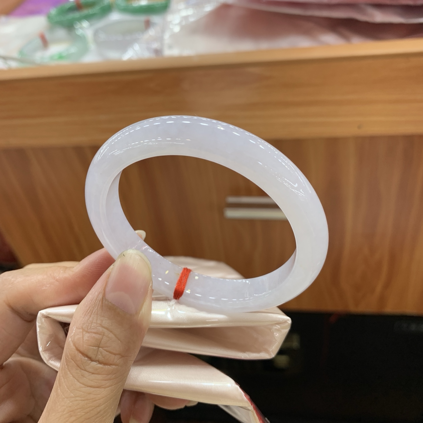冰底色翡翠手镯