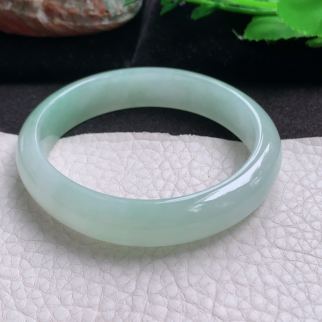 ee实拍55*50*11.8*6.8贵妃镯 缅甸翡翠a货玉手镯甜绿蛋形秀气玉手环