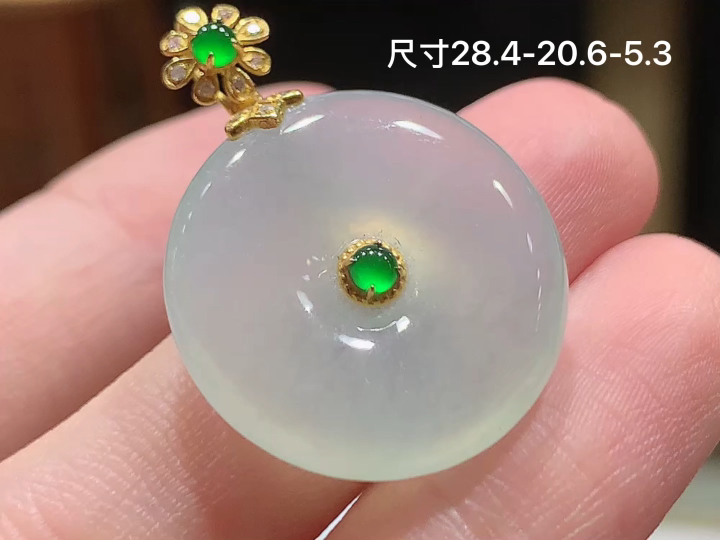 18K 冰种平安扣吊坠 无裂，尺寸 28.4-20.6-5.3