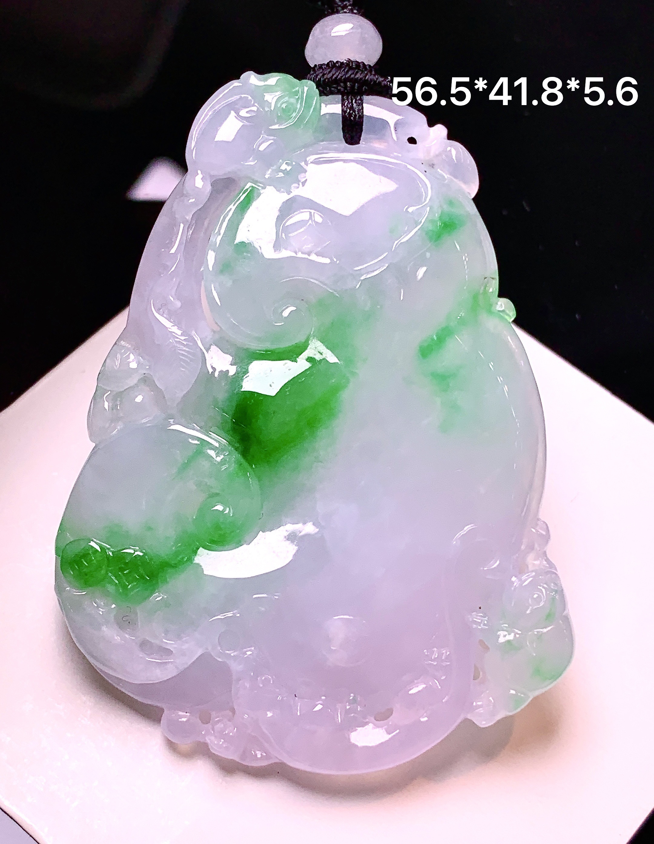飘绿如意吊坠 玉质细腻 色泽艳丽清新 水润亮眼 整体尺寸56.5*41.8*5.6 w1