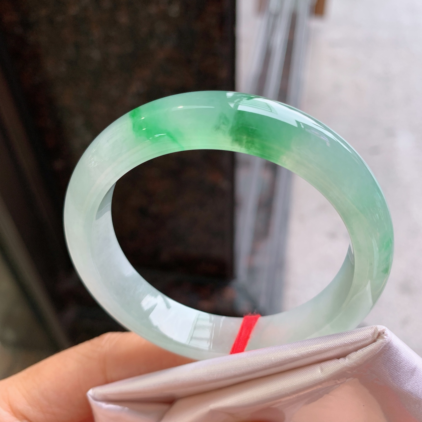正圈冰飘绿 微细纹 尺寸：53.6/12/8.3 种色俱佳