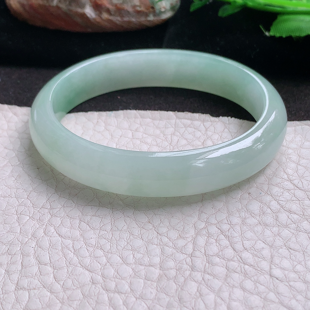 ee实拍55*50*11.8*6.8贵妃镯 缅甸翡翠a货玉手镯甜绿蛋形秀气玉手环