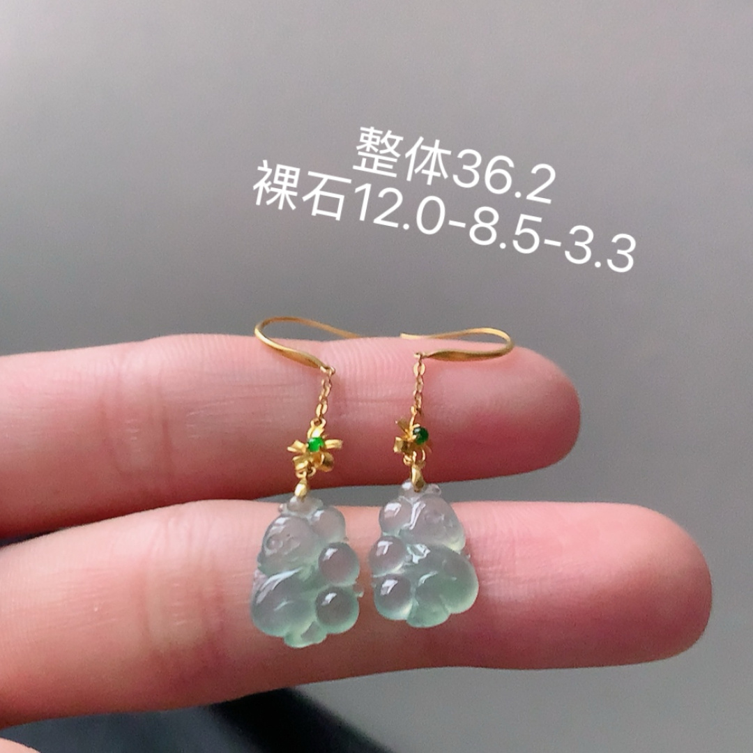 ️耳坠。无裂，细腻，清透水润，佩戴精致优雅，12.0-8.5-3.3