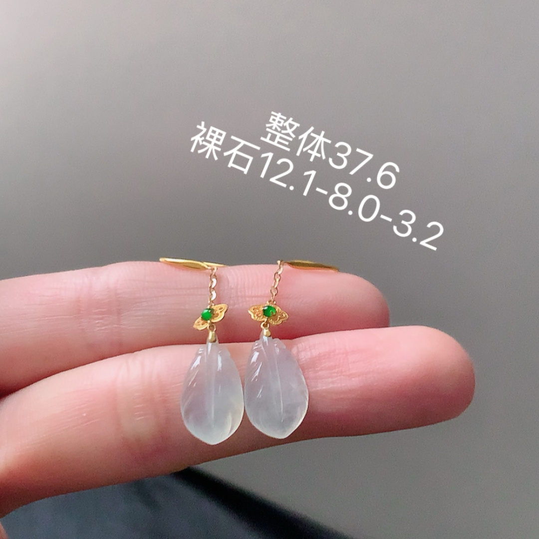 耳坠。无裂，细腻，清透水润，佩戴精致优雅，12.1-8.0-3.2