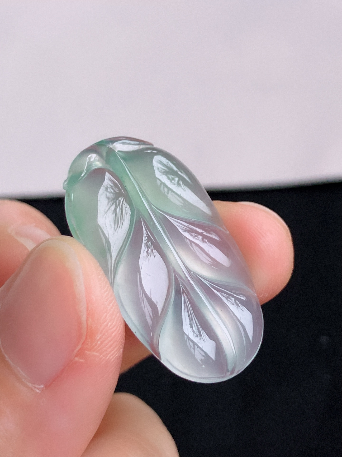 底色金枝玉叶，晶莹剔透，尺寸30.8/17/4.3/自然光实拍