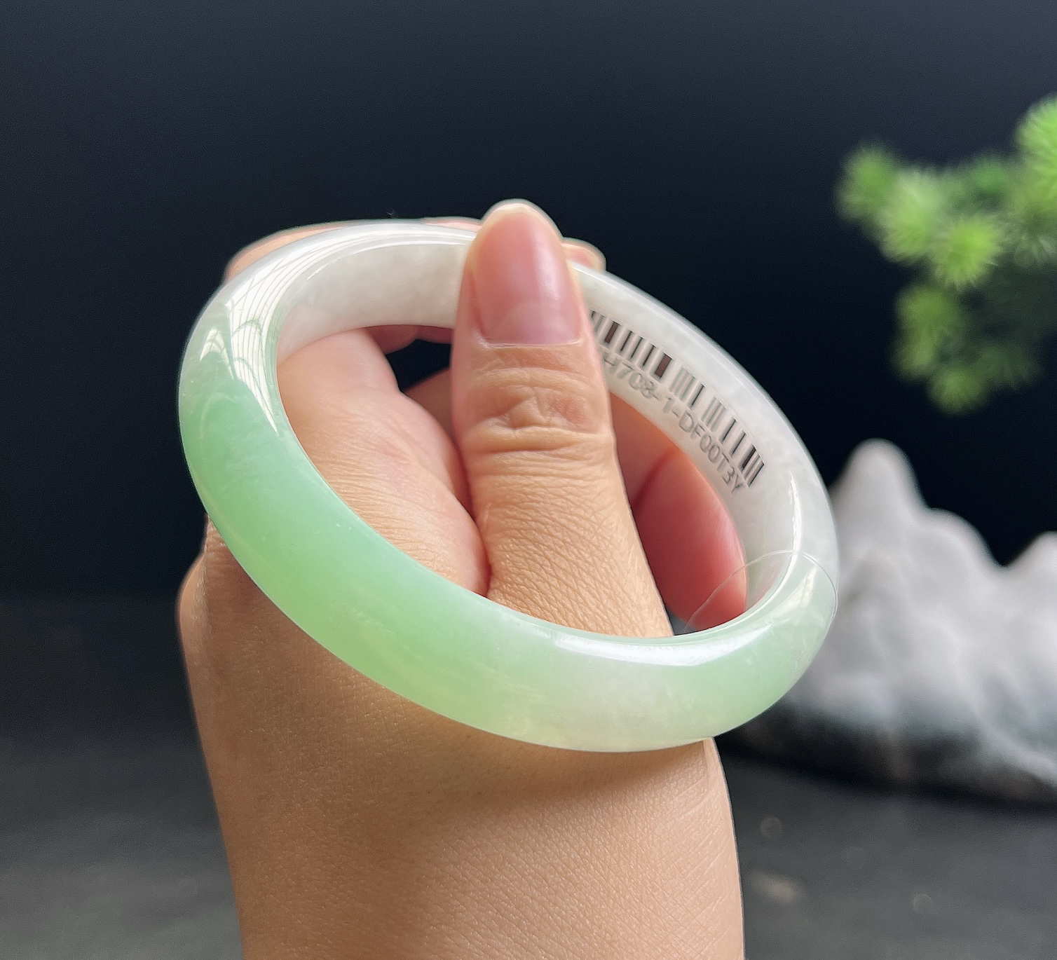 57圈口正圈飘绿手镯