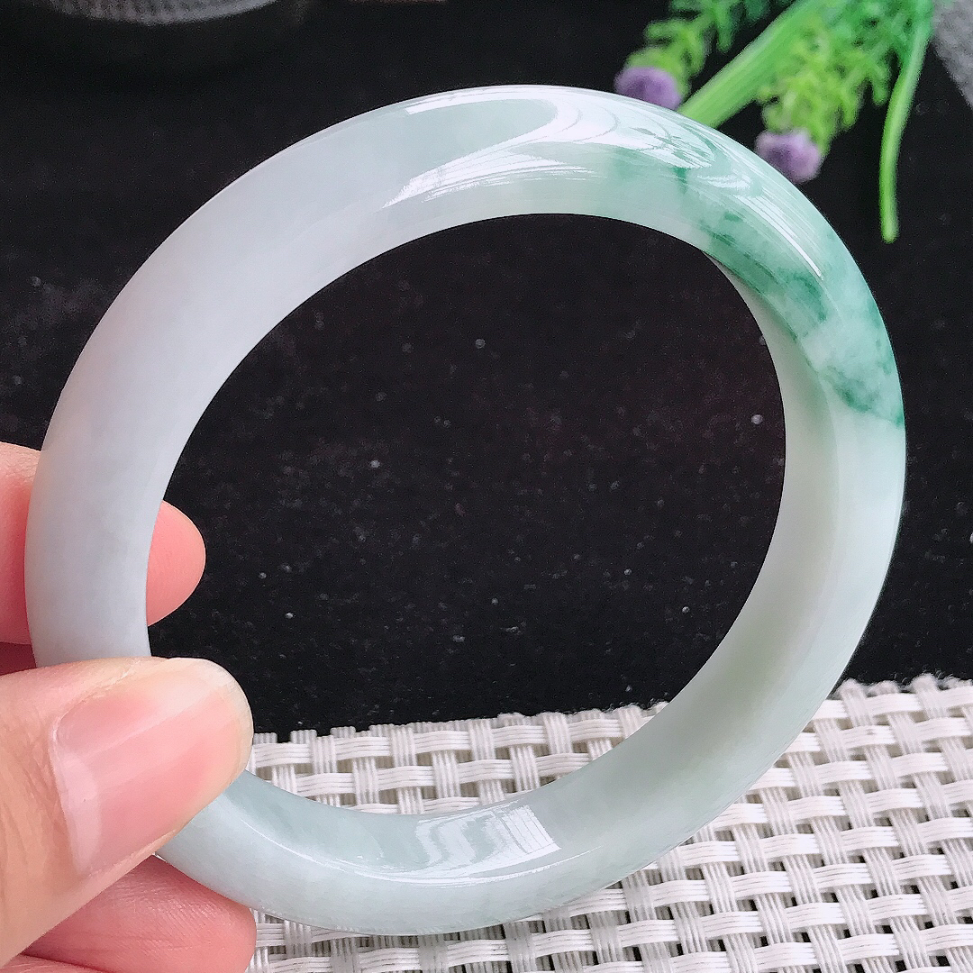 实拍a货翡翠61.5/11.8/9.3大圈口老坑精美飘花手镯宽边玉手镯平安镯