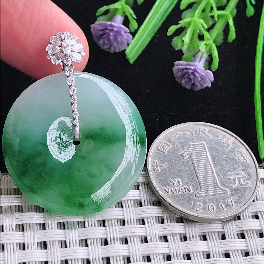 实拍A货翡翠38.2/6.3老坑18k金镶嵌冰胶飘辣绿平安扣吊坠翡翠玉扣挂件