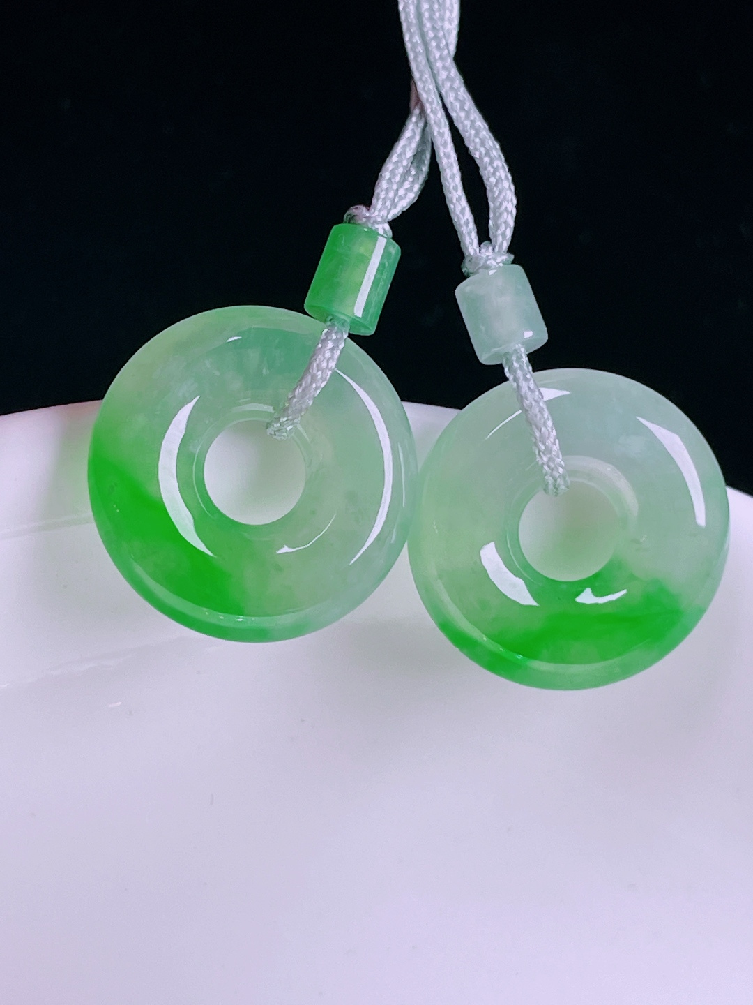 ️冰绿耳坠，老种起光，细底通透，尺寸：14.8/3.4mm0520