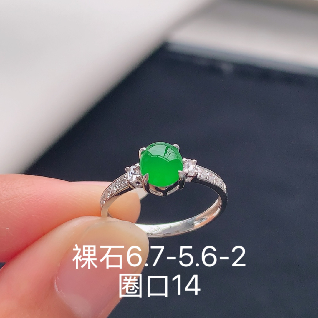 ️️冰阳绿女戒。 品相喜悦，饱满底子细腻，佩戴优雅灵气货号21518，6.7-5.6-2