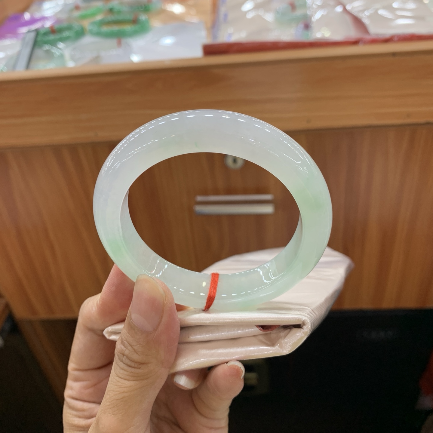 冰绿正圈翡翠手镯 56-12.4-9.9