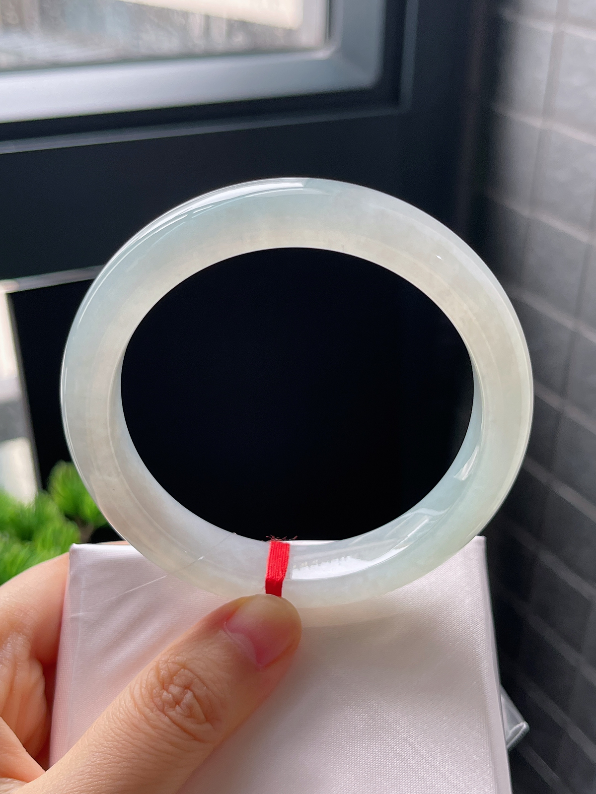 正圈60.2圈口，翡翠冰糯种淡绿色手镯