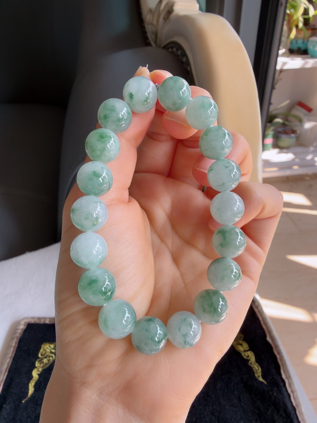 缅甸天然翡翠A货，冰飘花手串，尺寸：11mm。【编3830】