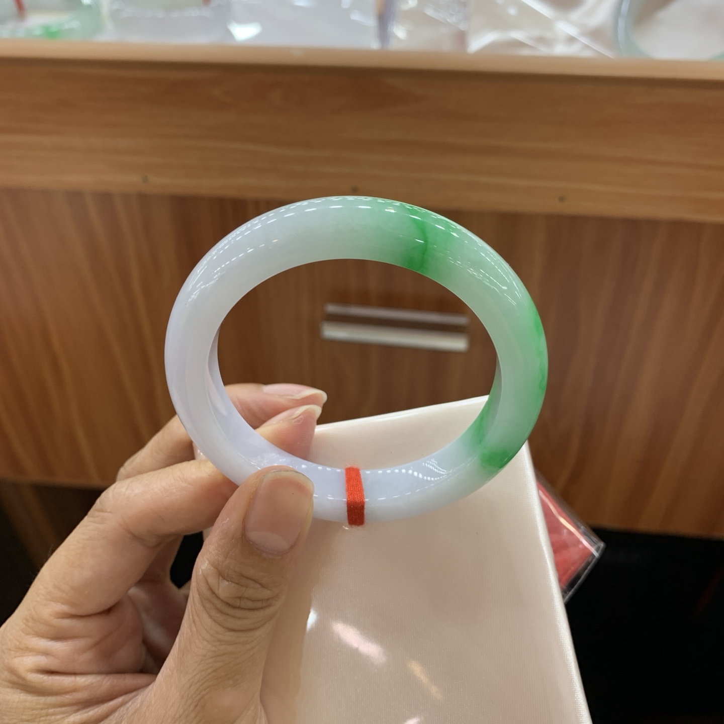 飘绿正圈翡翠手镯 53-10.8-8.8