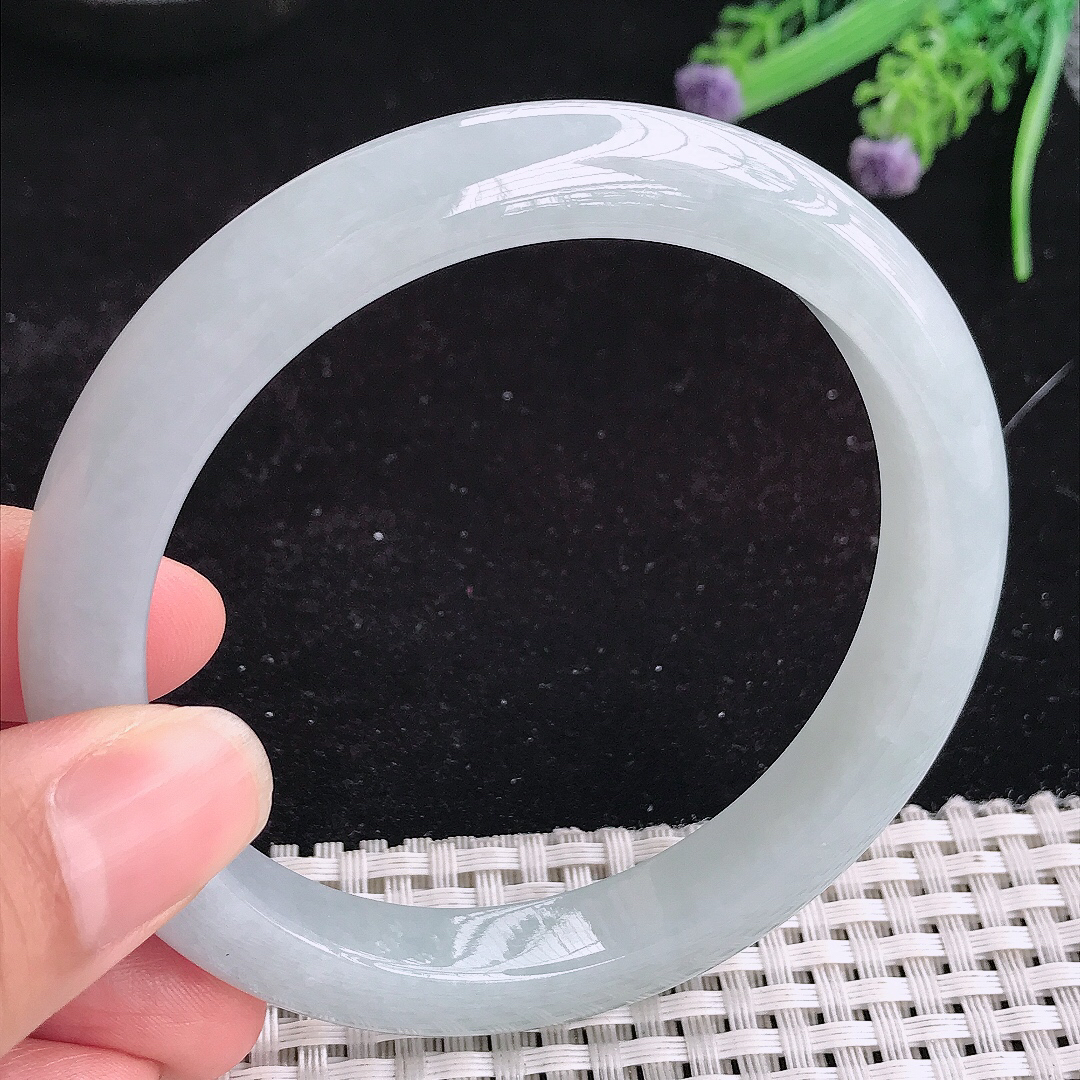 实拍a货翡翠62/10.3/9大圈口老坑秀气温润白月光手镯宽边玉手镯平安镯