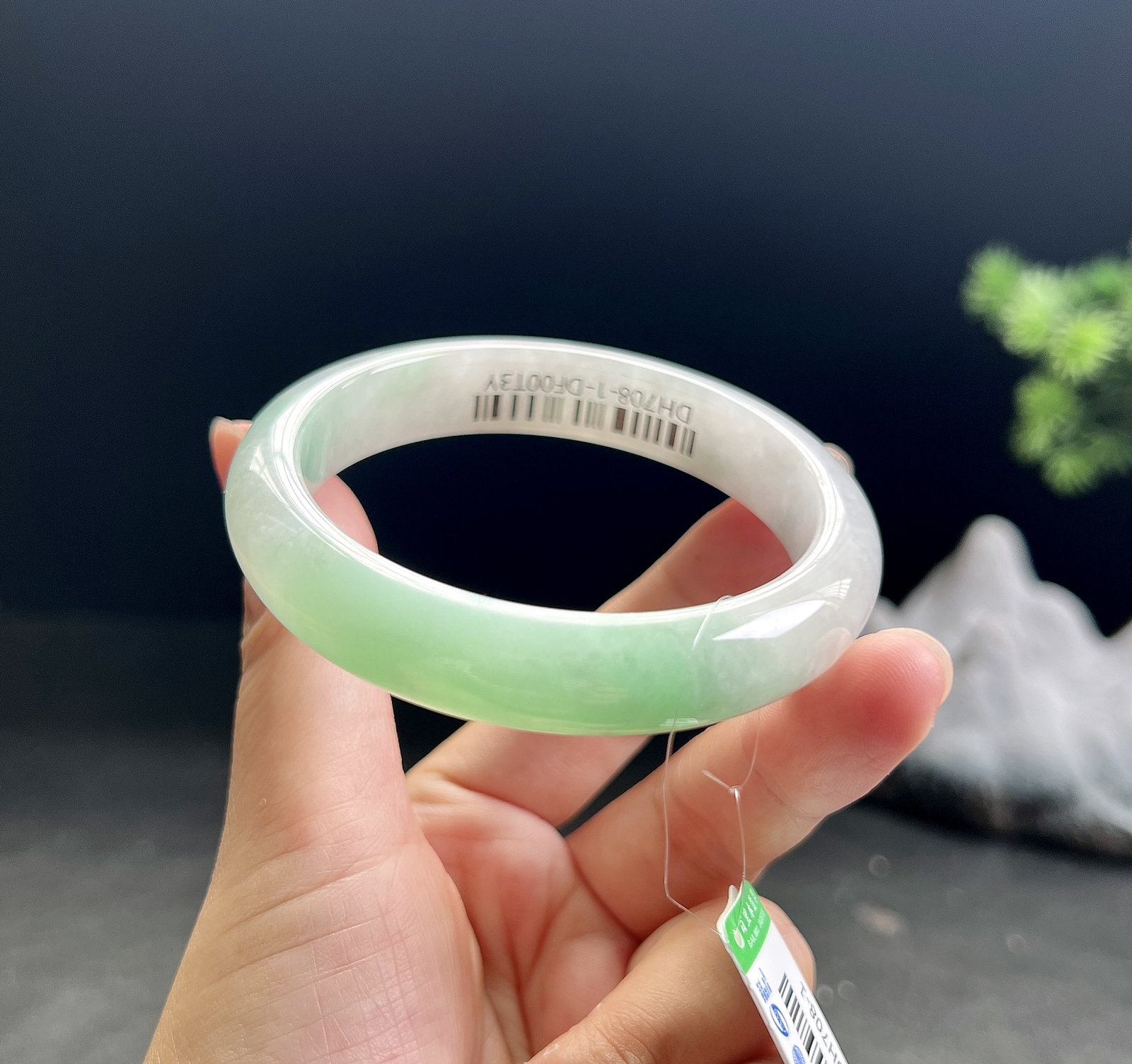57圈口正圈飘绿手镯