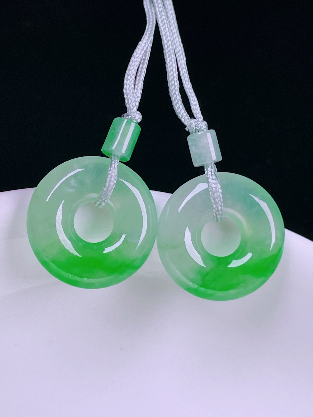 ️冰绿耳坠，老种起光，细底通透，尺寸：14.8/3.4mm0520