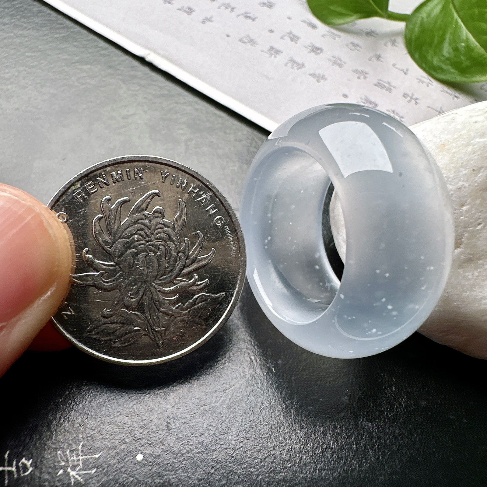 【玻璃种轮胎戒圈】老坑雪花棉，难得的冰润度，难得的好颜色，韵味十足，古色古香。也可当甜甜圈佩戴
