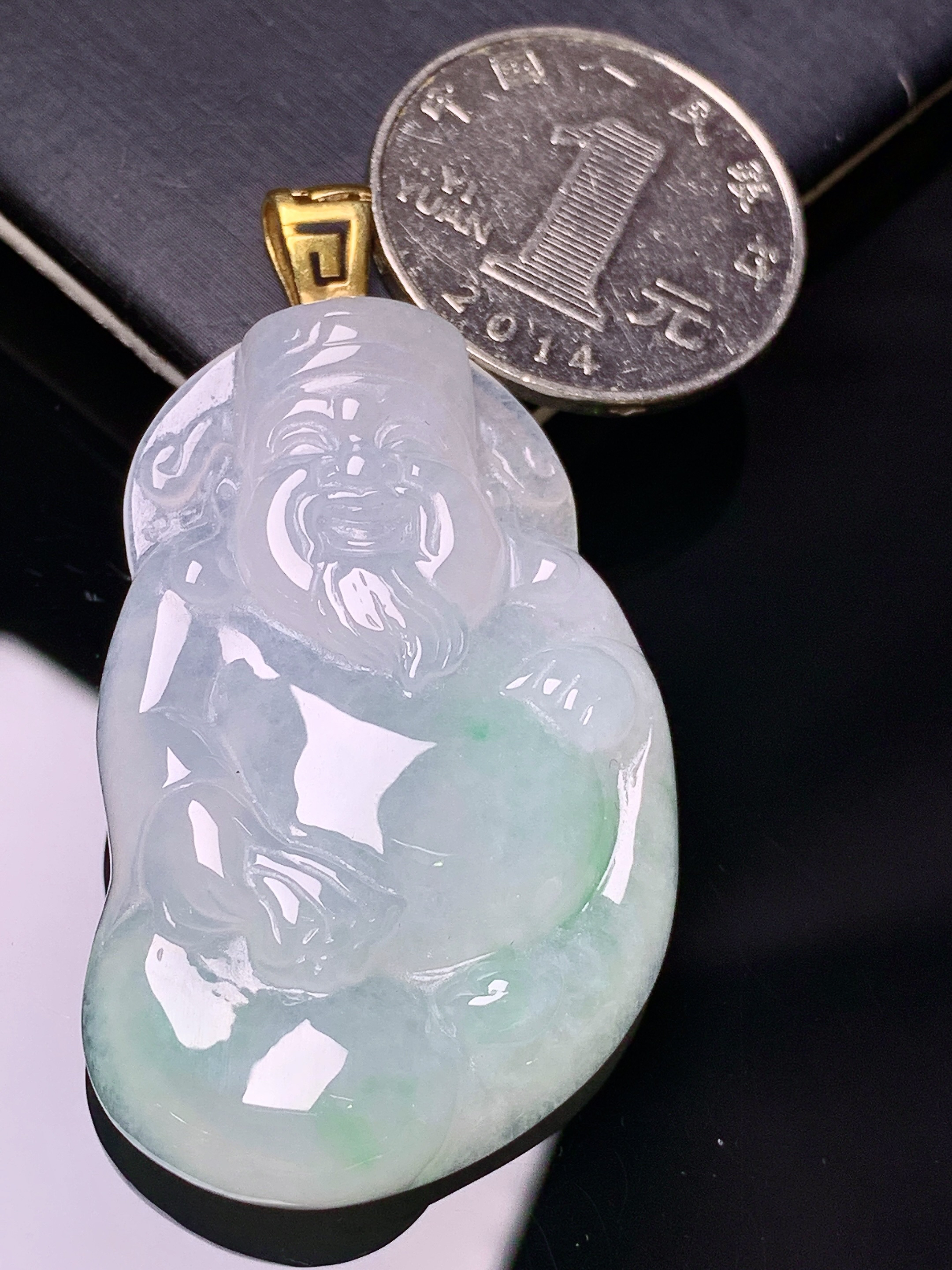18k金镶嵌飘绿财神吊坠 玉质细腻 色泽艳丽清新 水润亮眼 整体尺寸53.2*29.2*7.5 e1