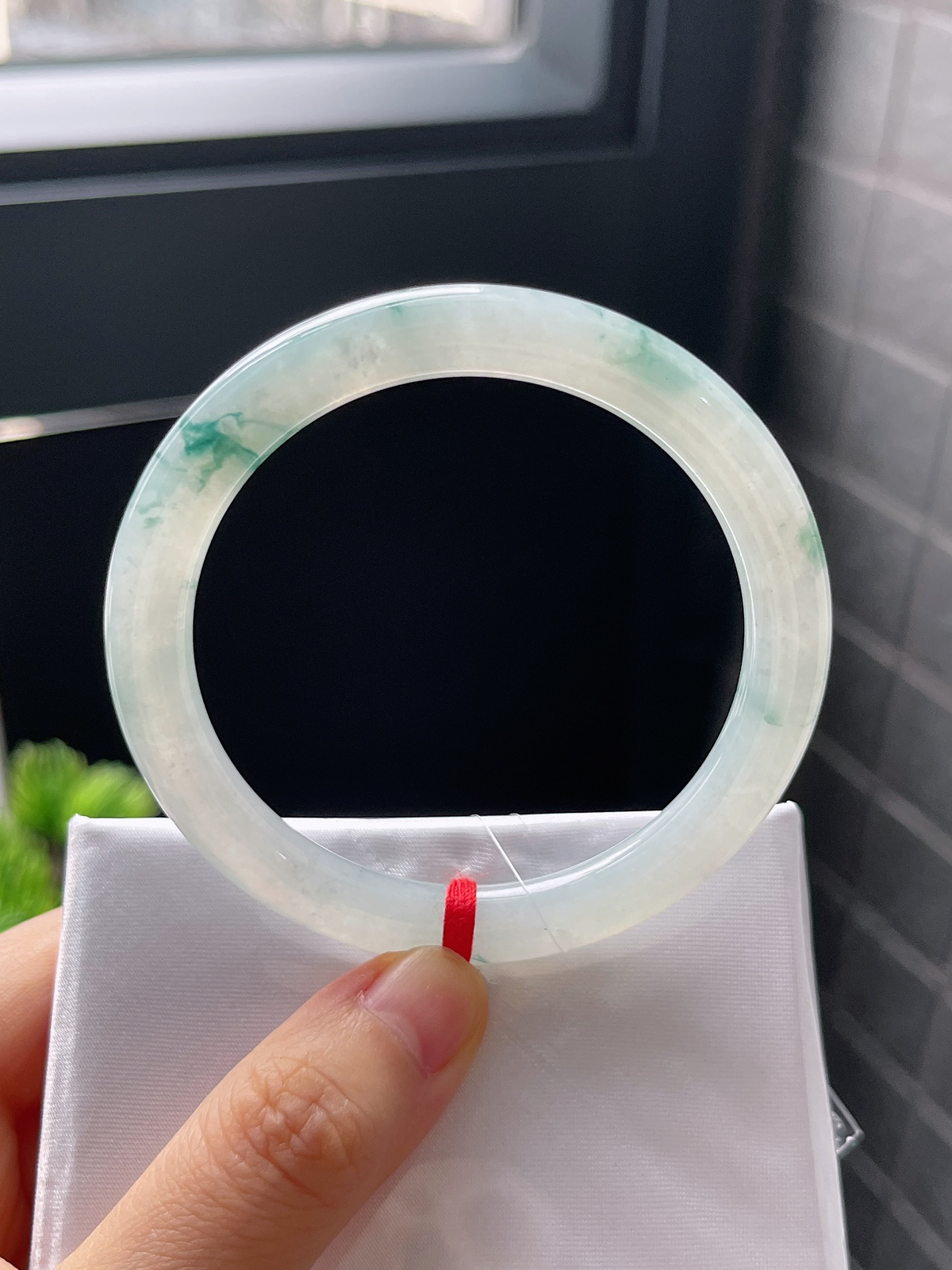 圆镯53.5圈口，翡翠冰糯种飘花手镯
