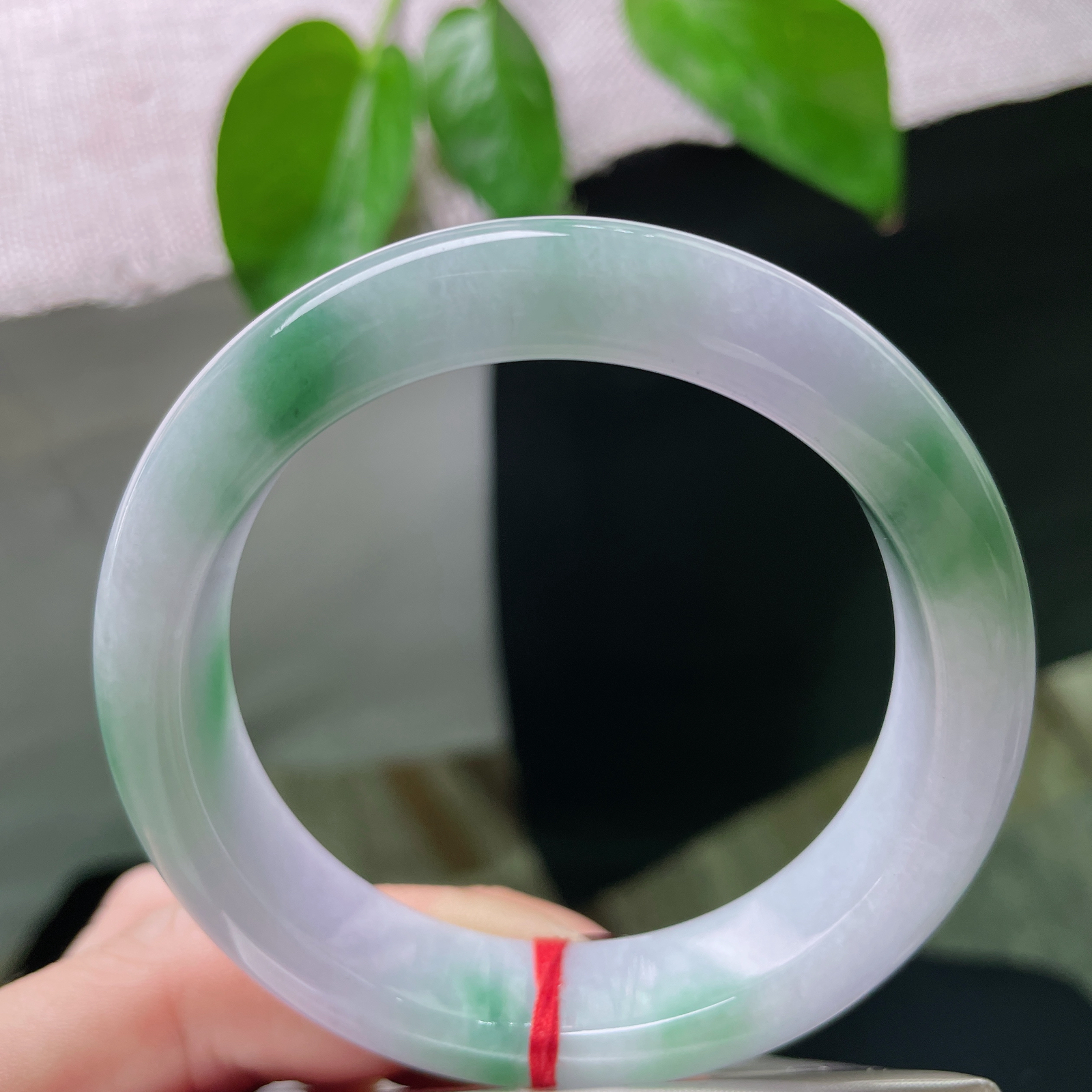 55.5/13.5/8.8，春彩正圈，水润，细腻，紫是未醒的梦，绿是生长的诗。ss50438a..